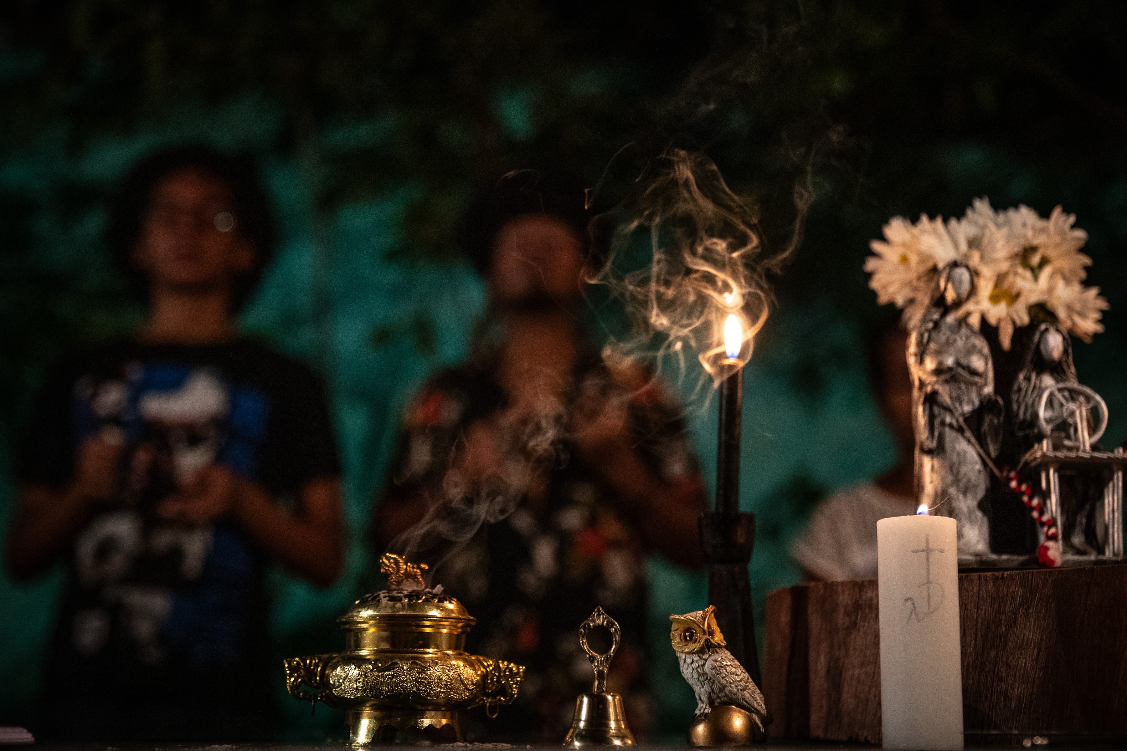 Dejan en libertad a hombres acusados de estafar con falsos rituales en Medellín