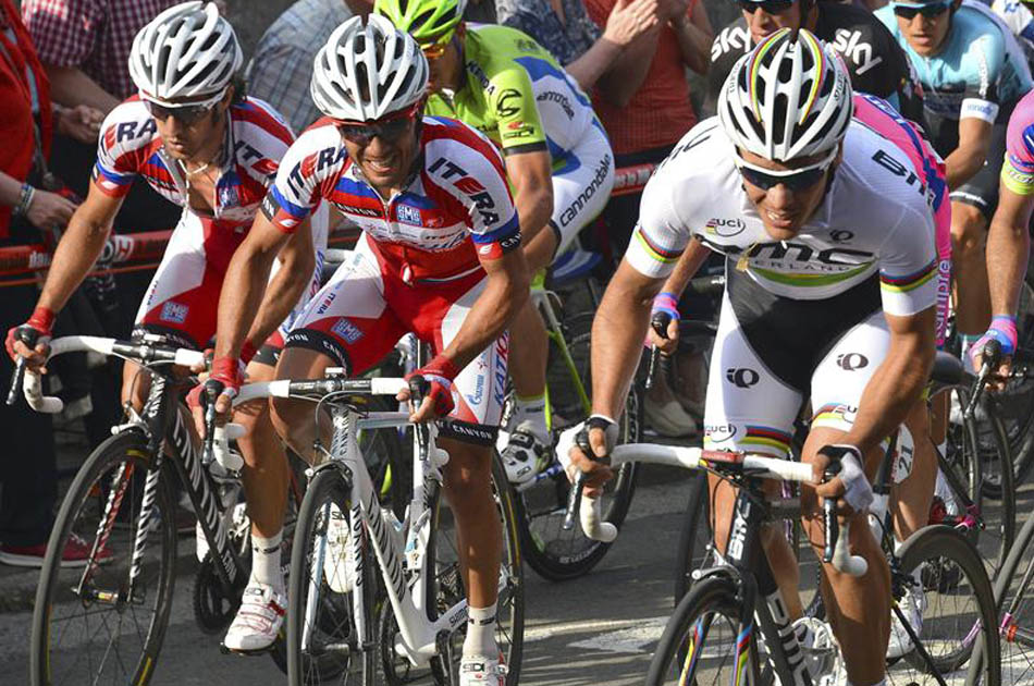 Colombianos Henao y Betancur en el  podio de Flecha Valona