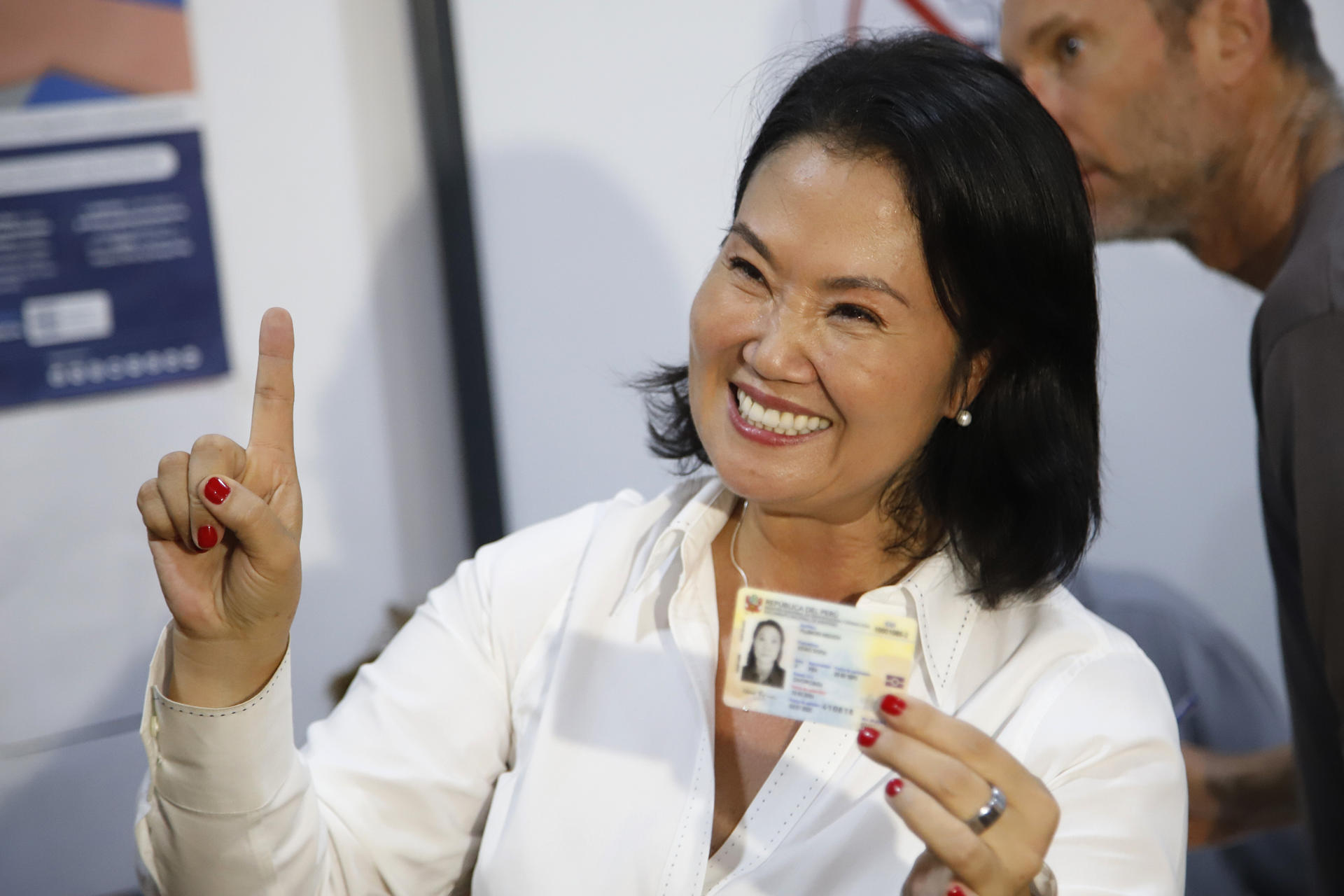Elecciones en Perú: Fujimori lidera el conteo en medio de votación extendida y denuncias