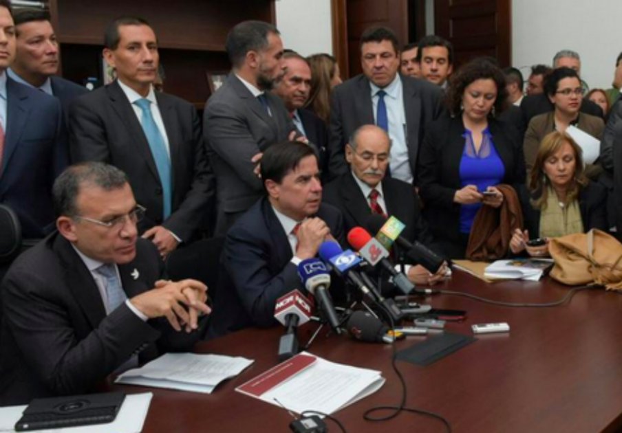 Gobierno radica su «reforma constitucional para la paz»