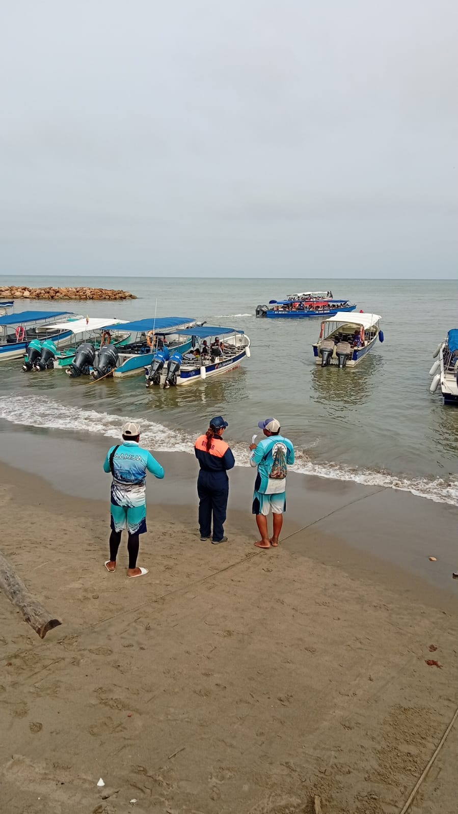 Retiro del mar en Coveñas es un fenómeno natural y no genera alertas, aclaran autoridades