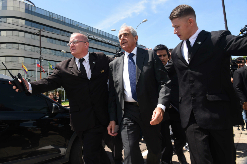 Presidente de River insiste en jugar en el Monumental y dice tener el apoyo de Macri