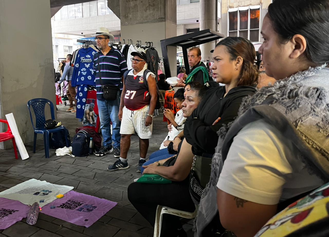 Los temores de los vendedores informales del Parque Berrío en Medellín por renovación urbana