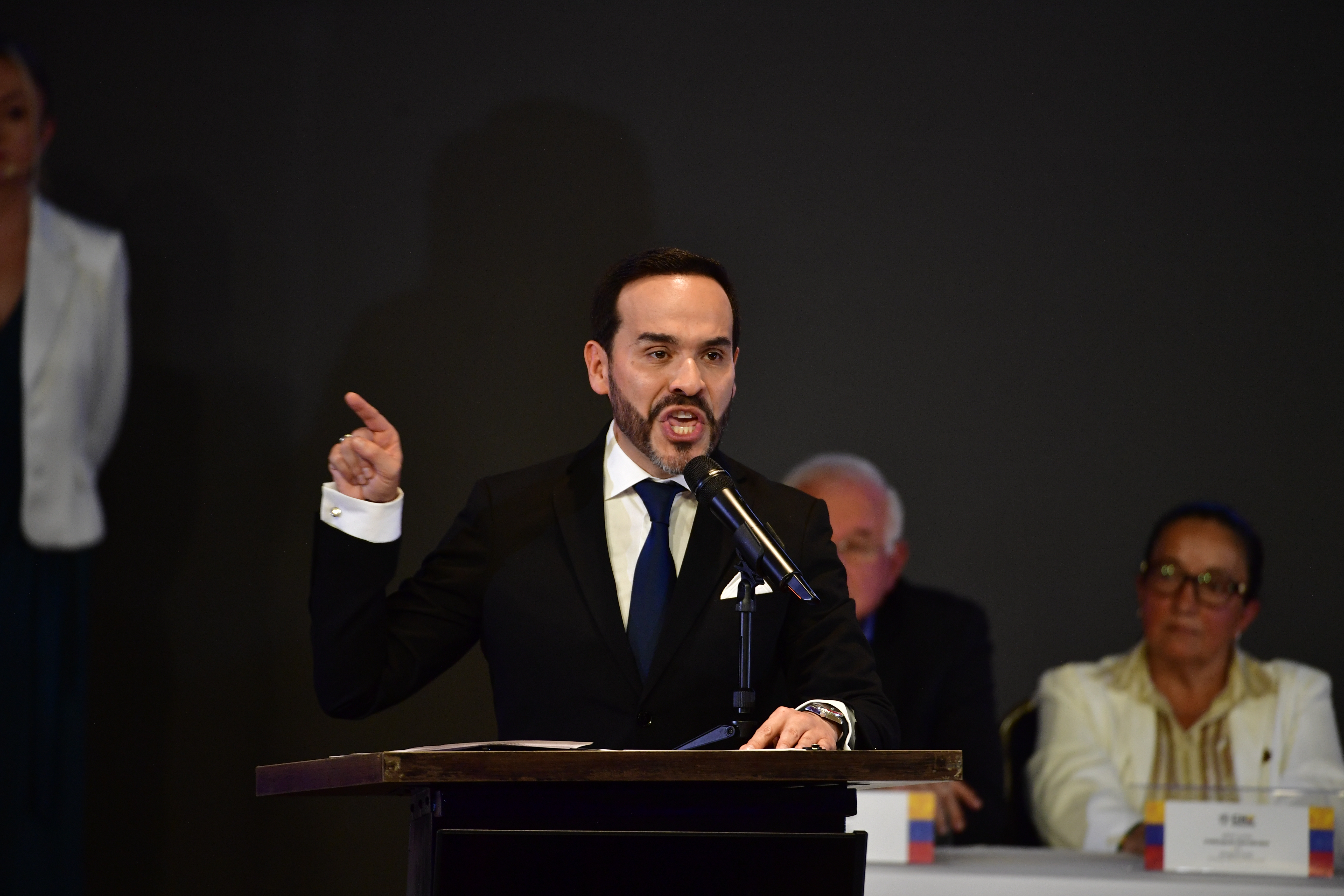 Junto a José Manuel Restrepo durante la entrega de credenciales que los acreditan como presidente y vicepresidente de Colombia para el periodo 2026-2030
