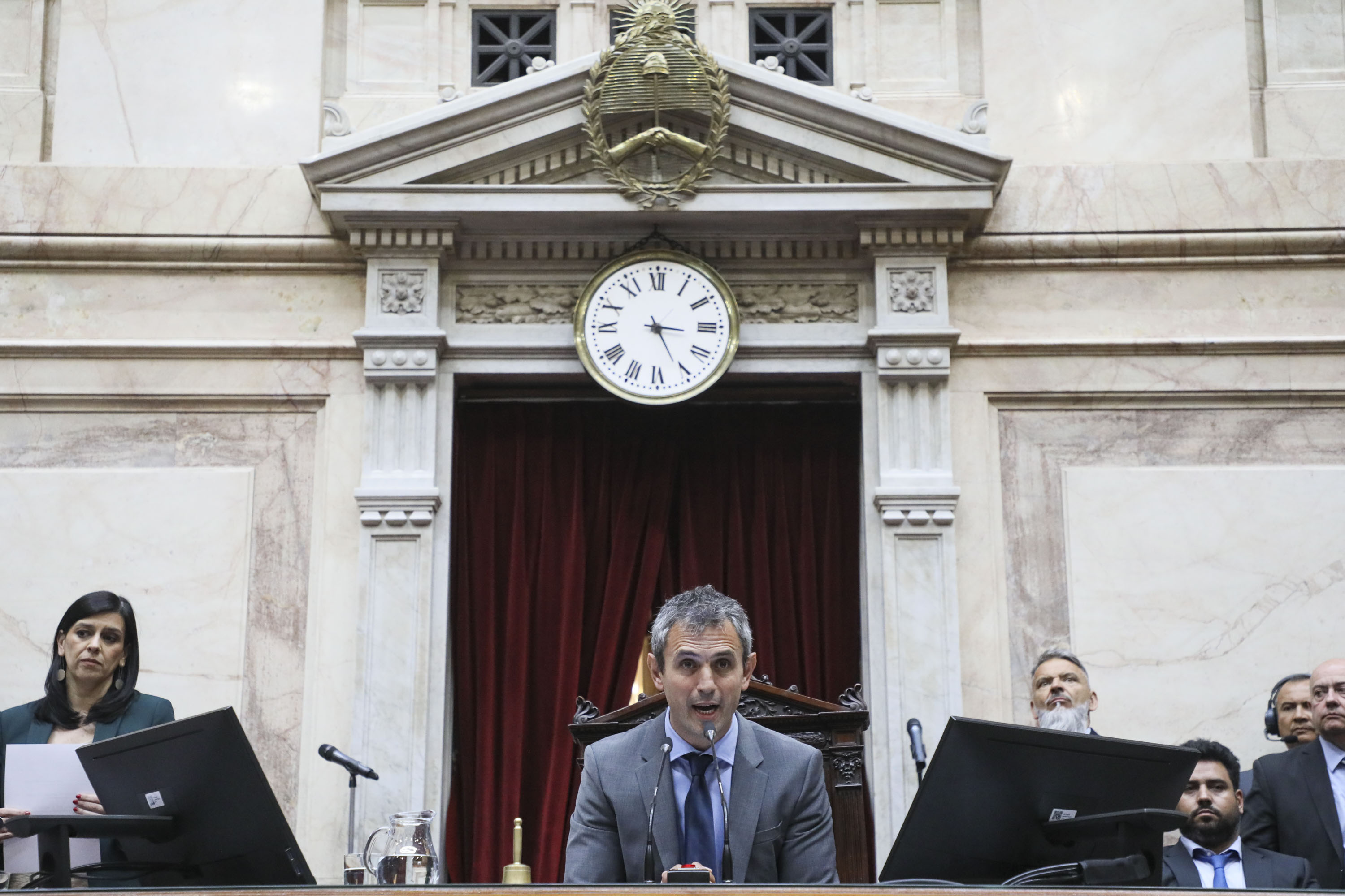 Argentina: se instala el nuevo Congreso, Milei queda con una minoría