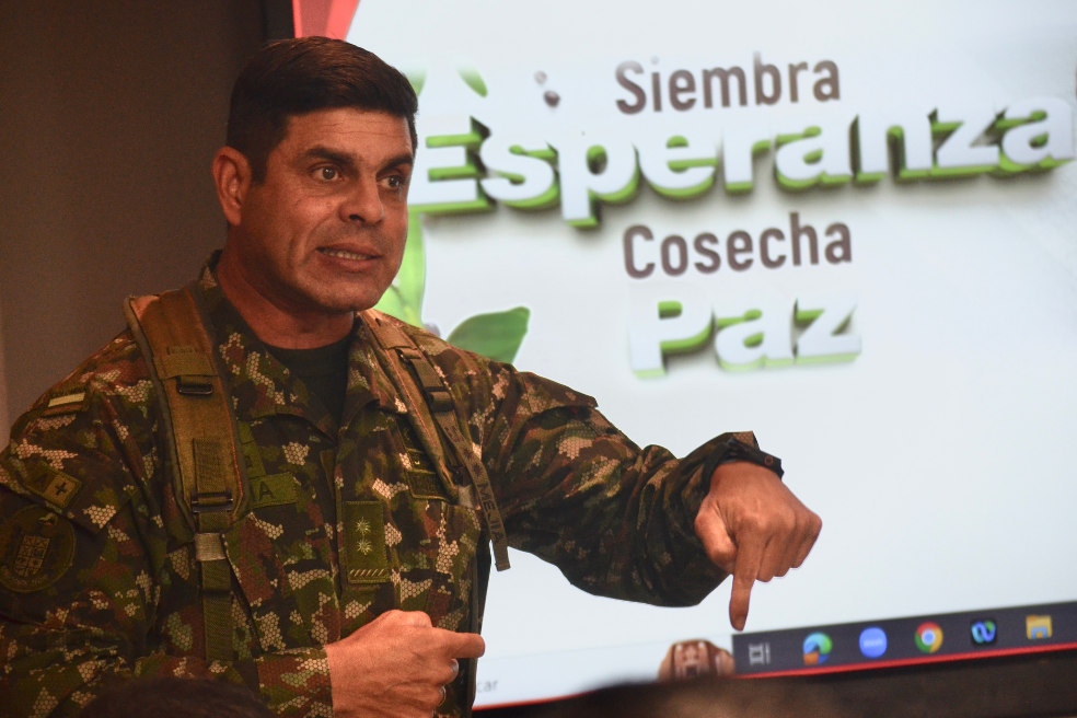 Retiran del cargo al general Mejía, investigado porque habría dejado libre a narcotraficante