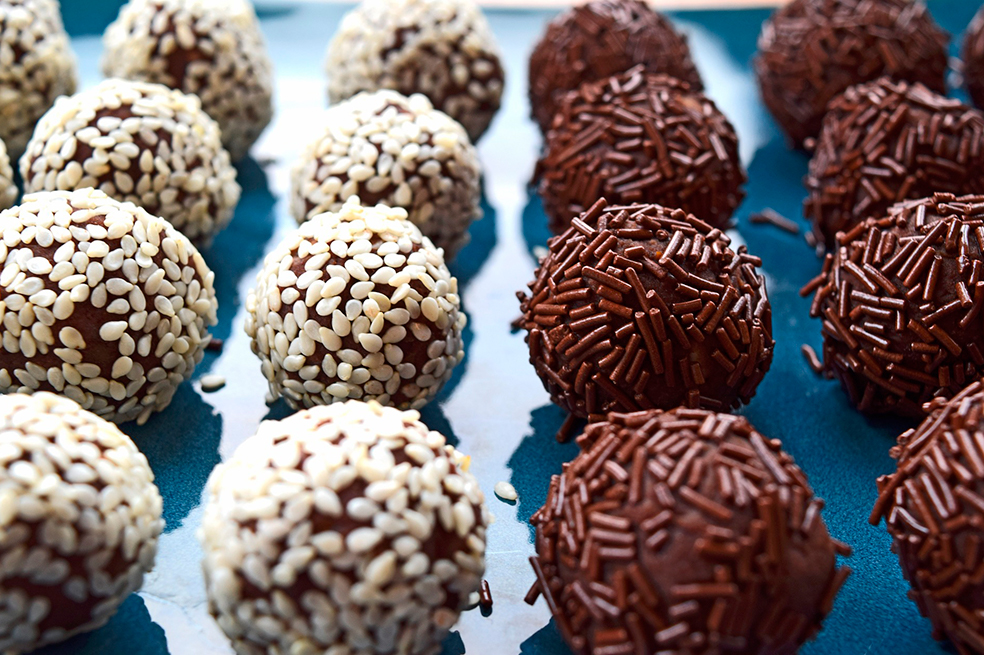 ¡Súper fácil! Prepara estas deliciosas trufas de chocolate con 3 ingredientes