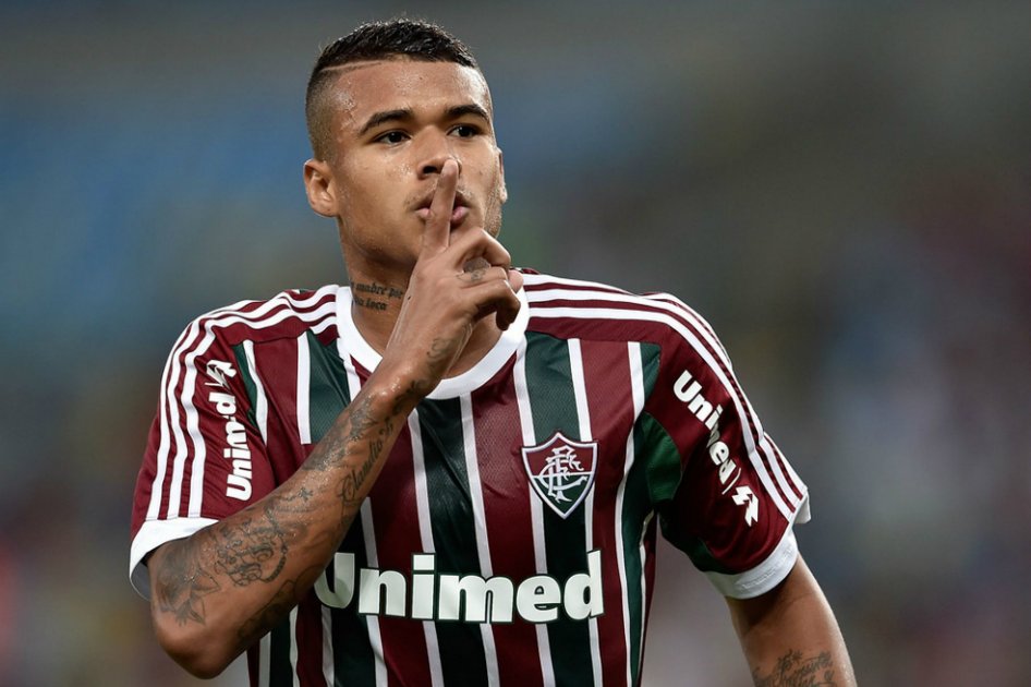 Chelsea firma al delantero brasileño Kenedy
