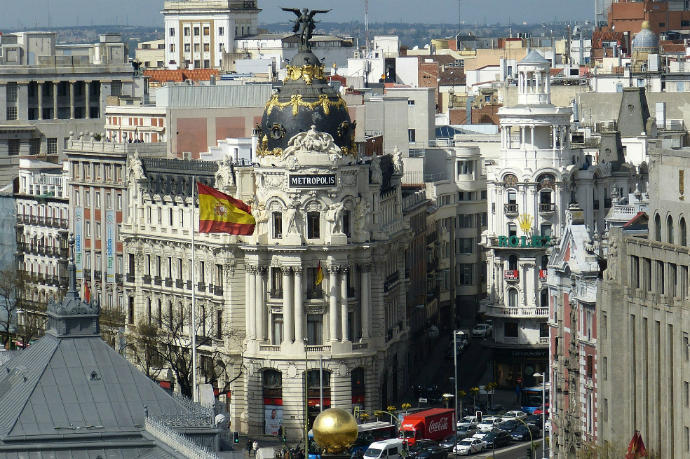Madrid, calle Alcalá con la Gran Vía.  / Pixabay
