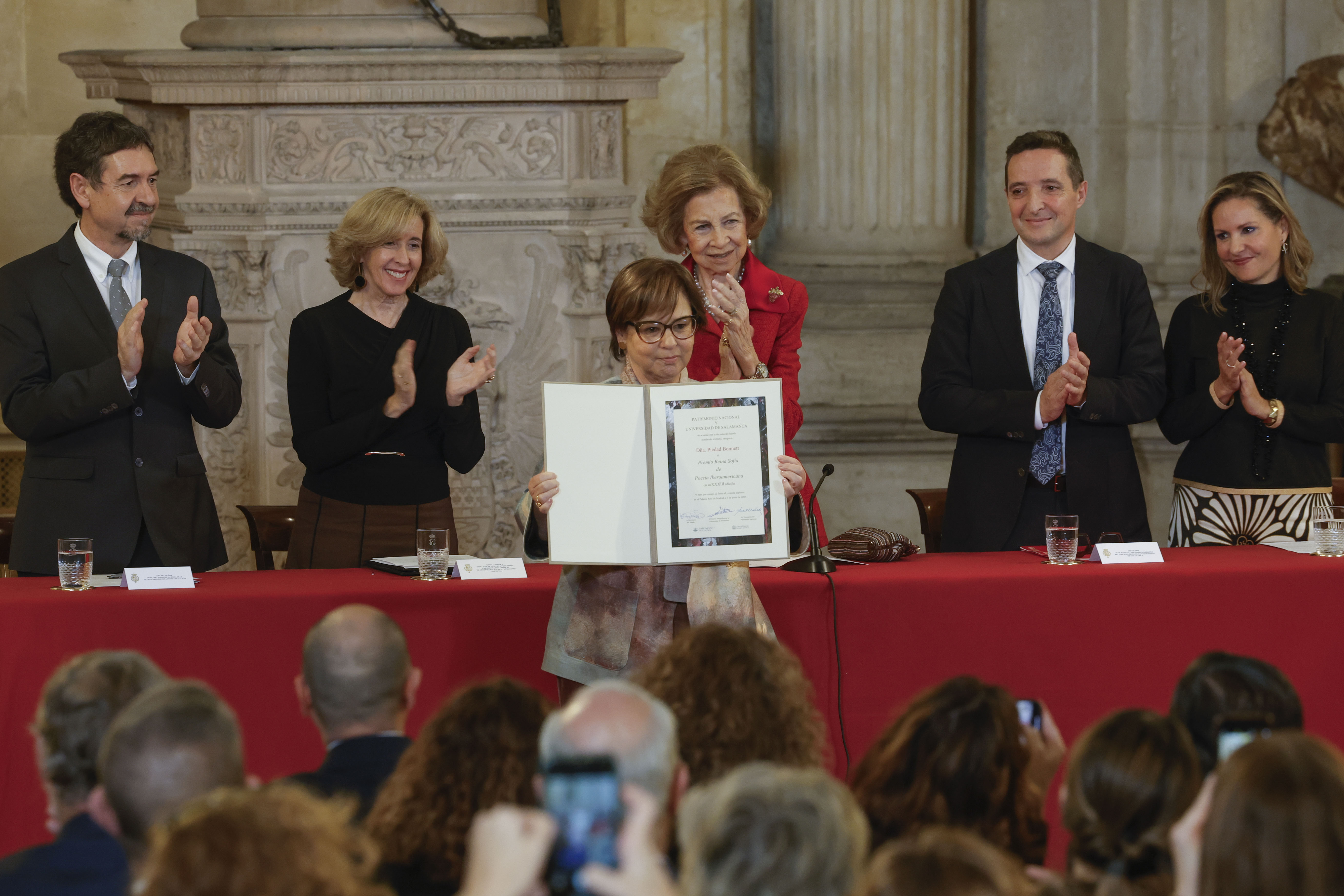 Piedad Bonnett: “La literatura incomoda, rompe tabús. Habla de lo innombrable”