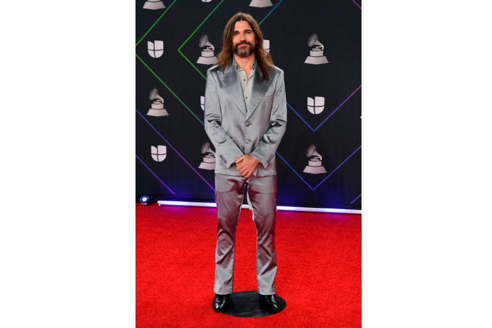 Estos fueron los 'looks' de algunos artistas en la alfombra roja de los Latín Grammy