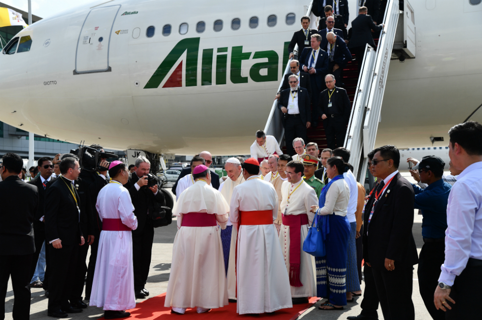 En imágenes: Así se vive la visita del papa en Birmania