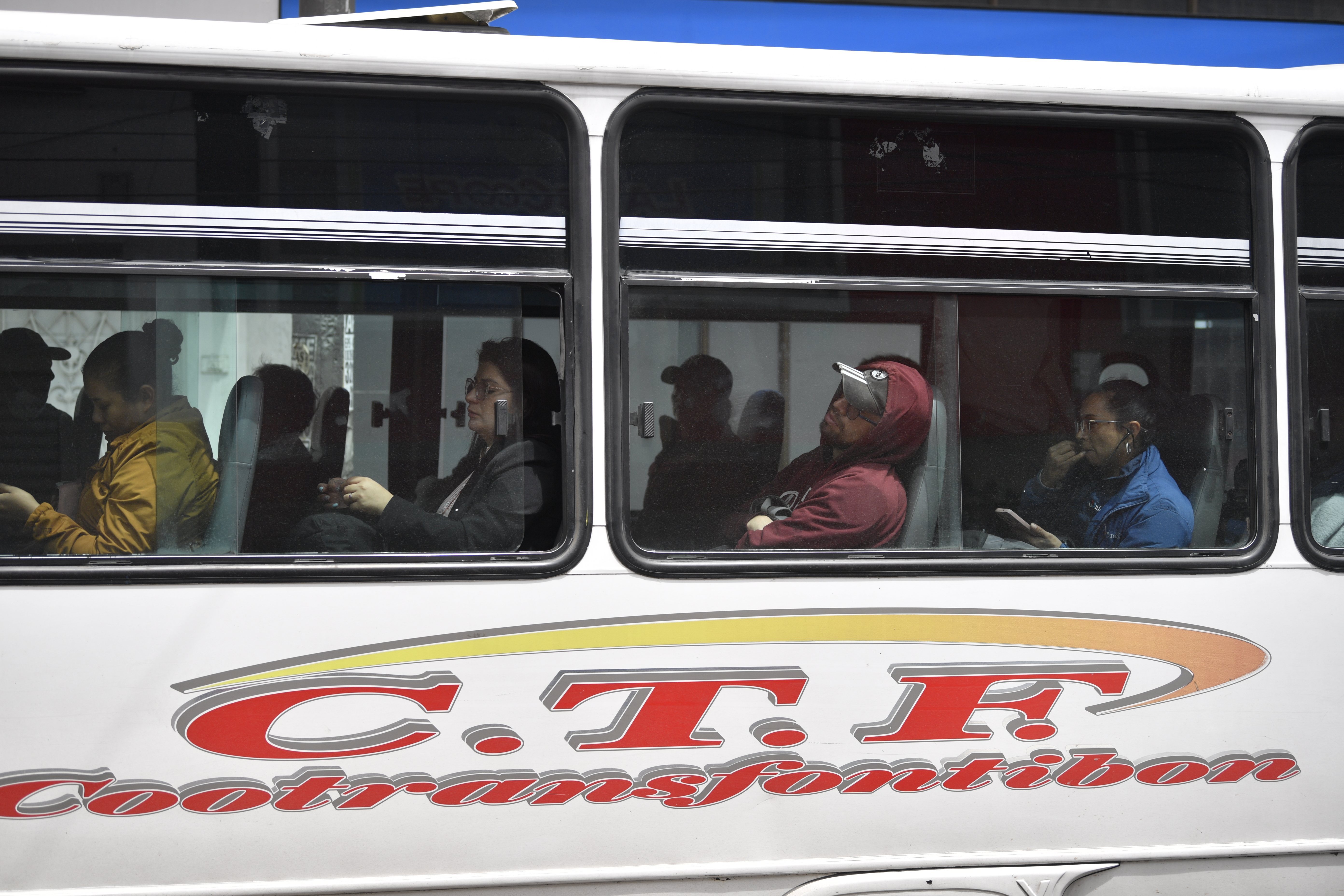 Movilidad hoy, 25 de junio: camión varado en la localidad de Fontibón