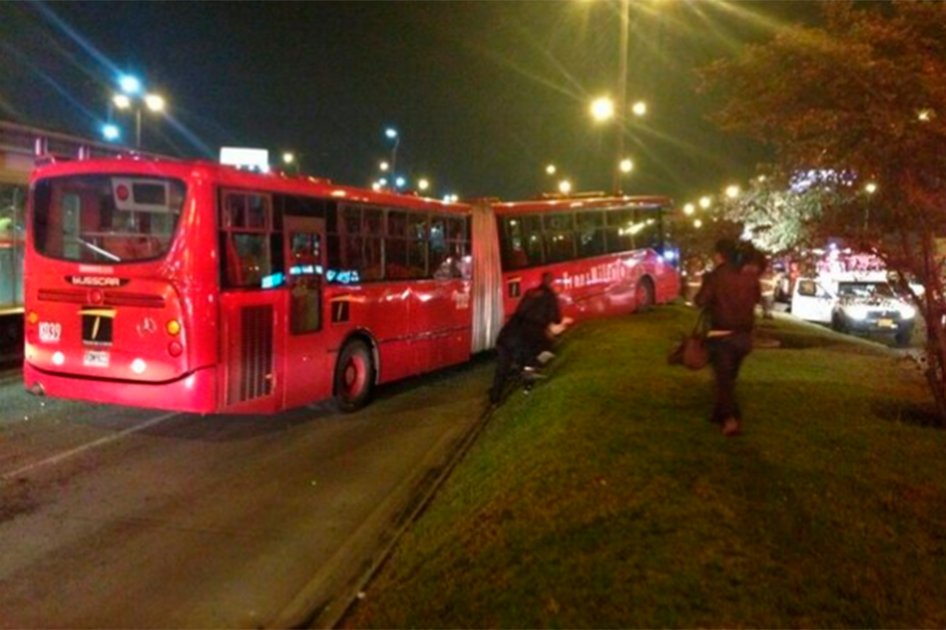 Accidente de dos articulados de Transmilenio dejó seis heridos