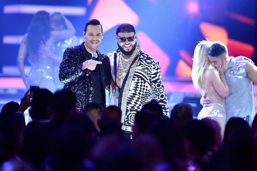 Crece la polémica por la canción “Amarte Duro” de Farruko y Víctor Manuelle 