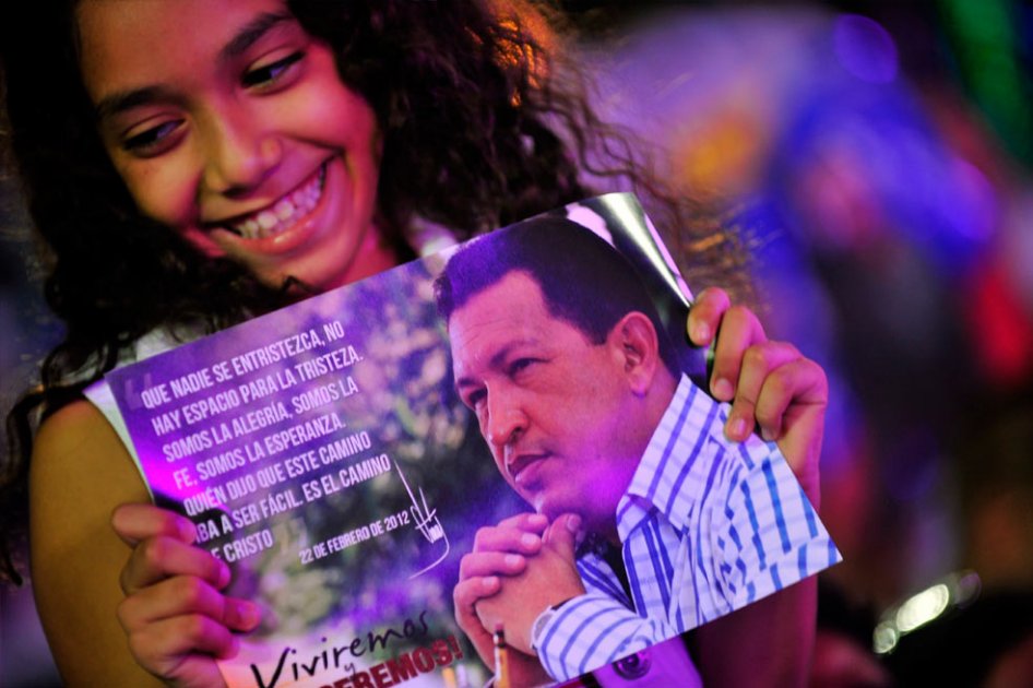 Tras cirugía, avanza recuperación de Chávez