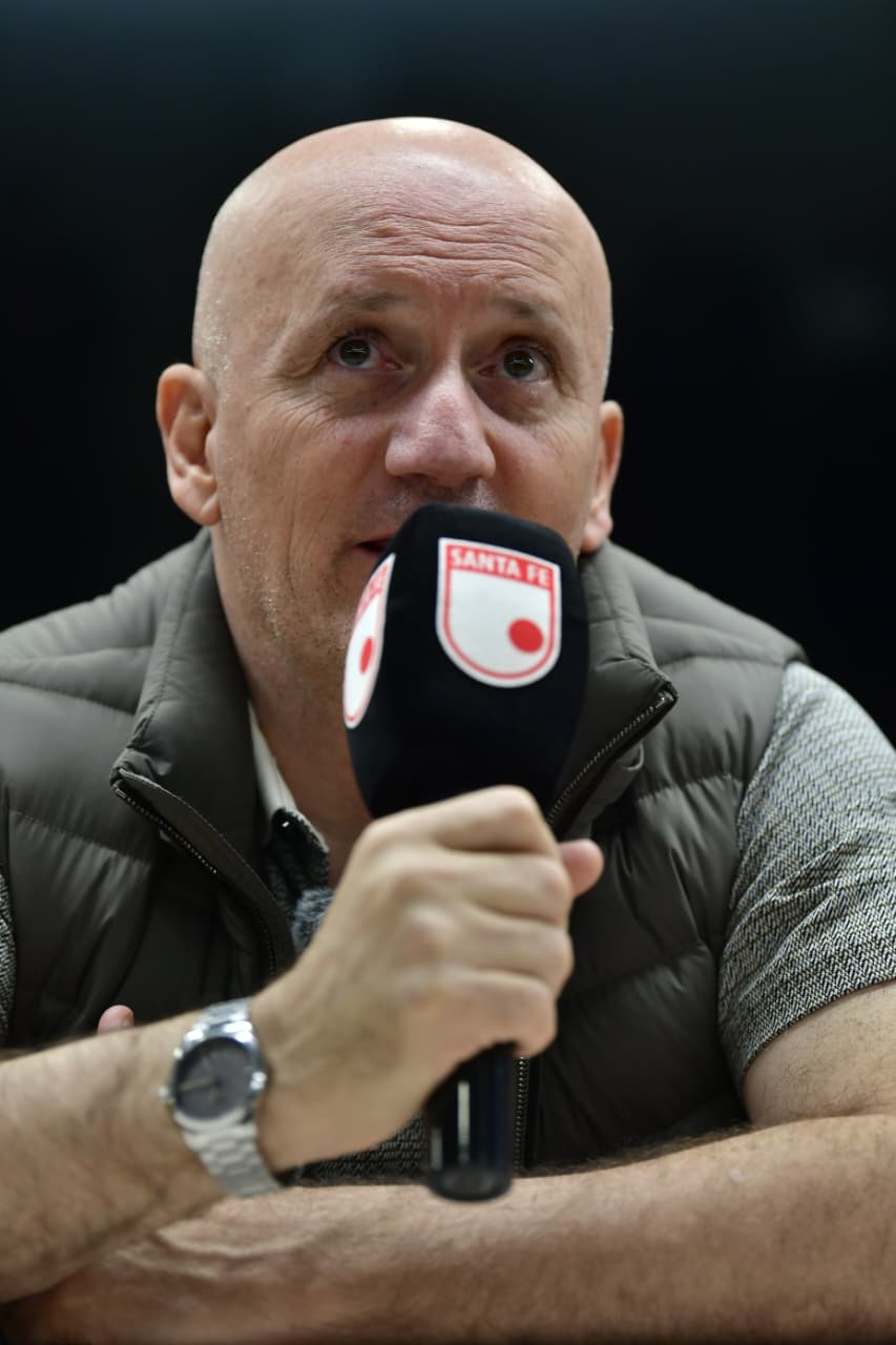 La experiencia más reciente de Pablo Repetto al frente de un equipo fue en 2024. Entre marzo y agosto de ese año dirigió a Atlético Nacional. Santa Fe será su segunda experiencia en Colombia.