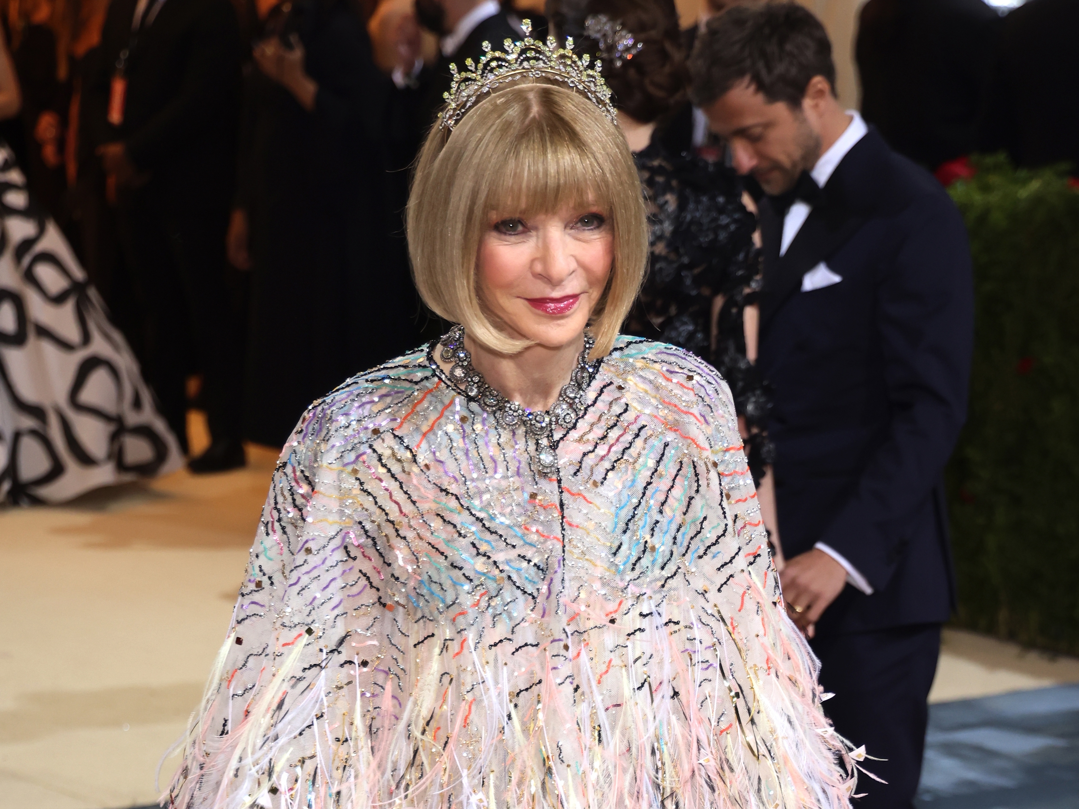 New York (United States), 02/05/2022.- Anna Wintour poses on the red carpet for the 2022 Met Gala, the annual benefit for the Metropolitan Museum of Art's Costume Institute, in New York, New York, USA, 02 May 2022. The event coincides with the Met Costume Institute's 'In America: An Anthology of Fashion' which opens 05 May 2022 concludes 05 September 2022. (Moda, Abierto, Estados Unidos, Nueva York) EFE/EPA/JUSTIN LANE