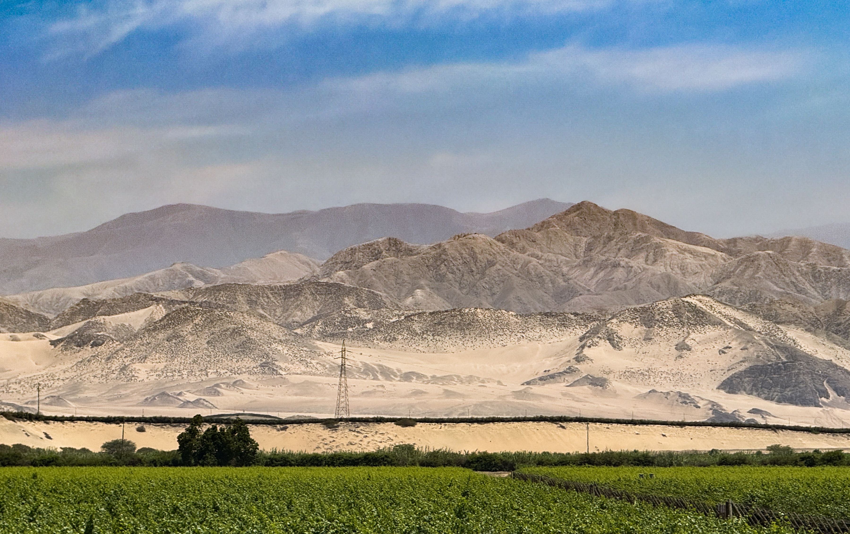Detrás de ese escenario costero se esconde un territorio diverso en el que conviven selva, sierra y desierto.