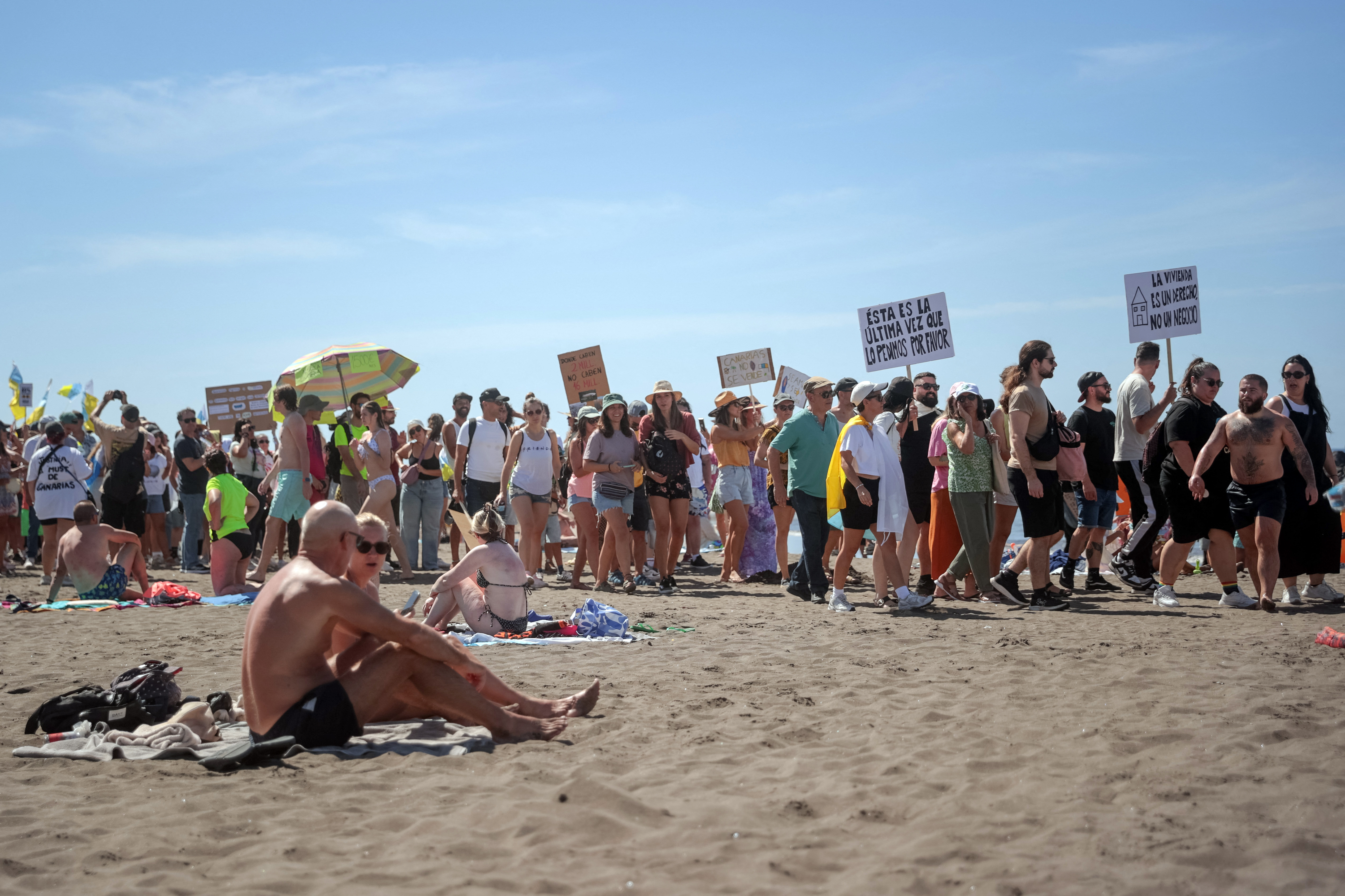 ¿Por qué persisten las protestas en Canarias contra el turismo masivo?