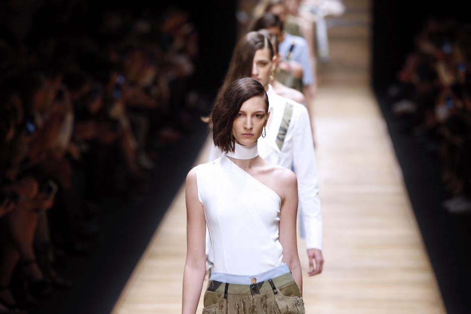 Con Guy Laroche y Courrèges arrancó la semana de la moda de París