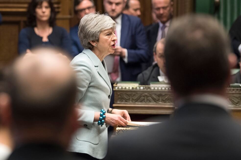 Theresa May, primera ministra británica, expresa ante el Parlamento los pasos a seguir para el Brexit. / AFP