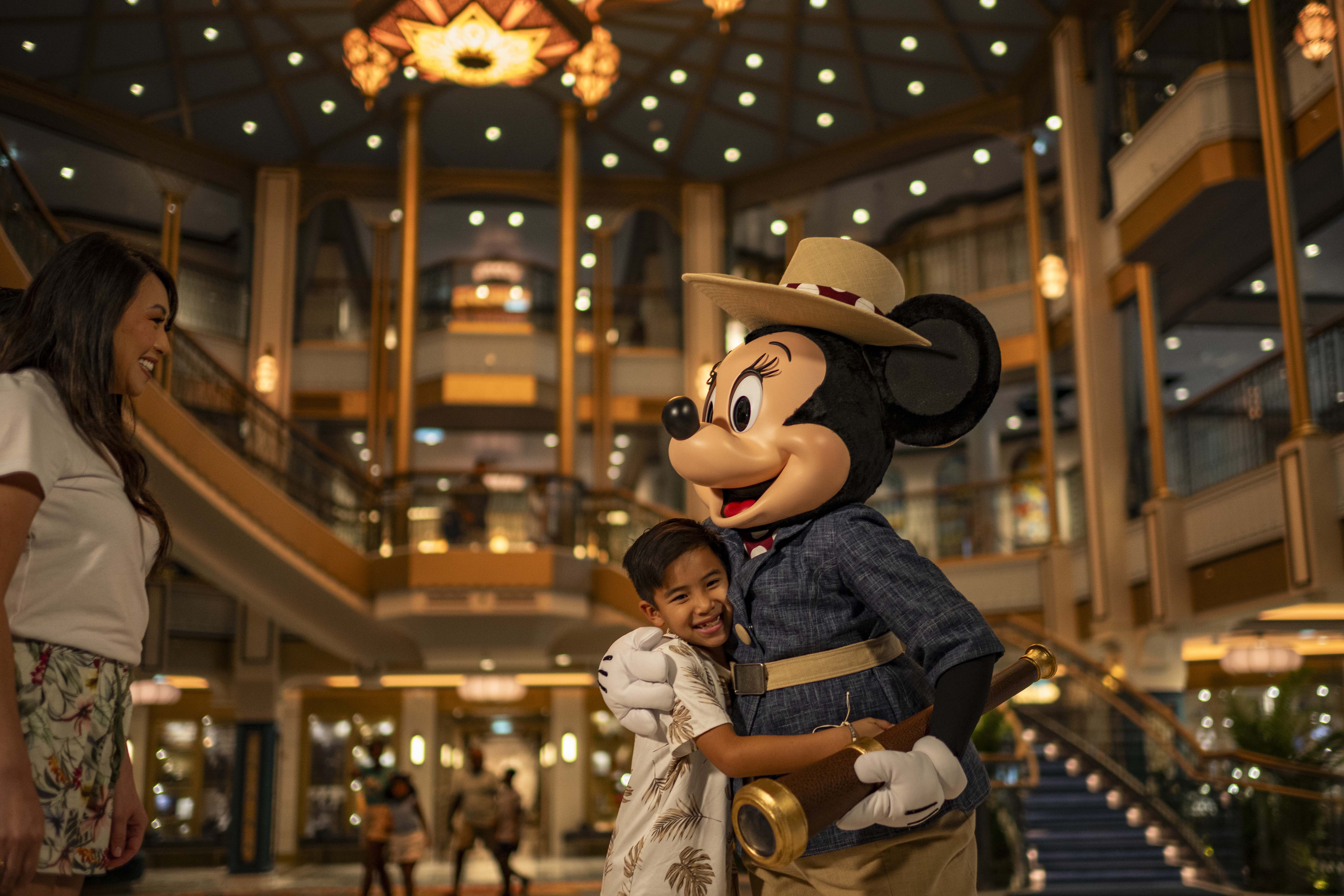 Encuentro con los personajes de Disney.