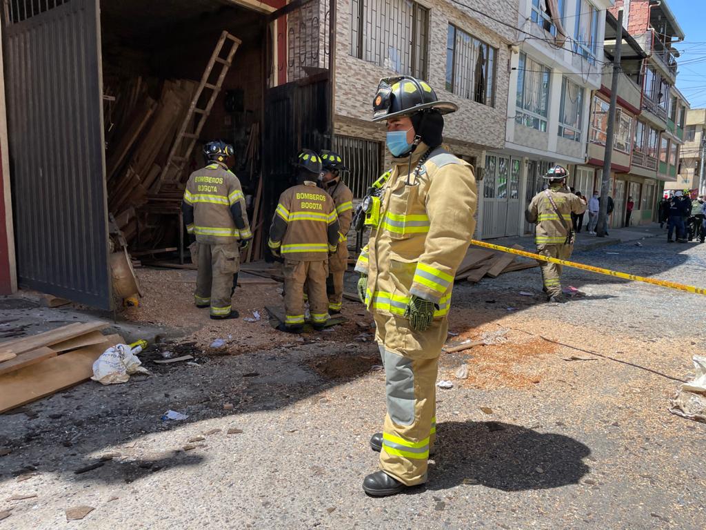 Un muerto y un herido tras explosión en depósito de madera en Engativá