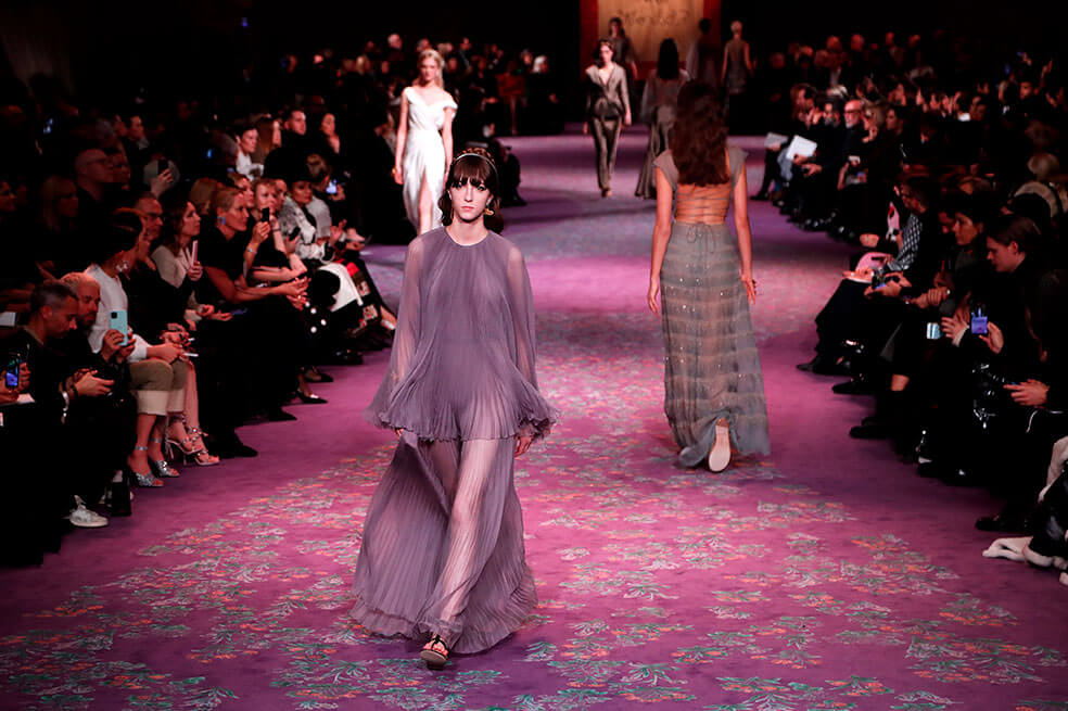 Las deidades feministas de Dior toman el poder en París