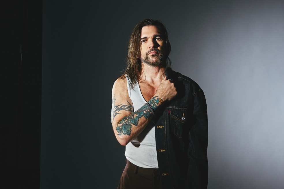 Se acabó la espera, Juanes estrena su sencillo “Amores prohibidos”