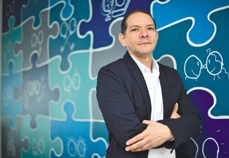 Carlos Enrique Arias ganó el premio Compartir a mejor profesor de Colombia