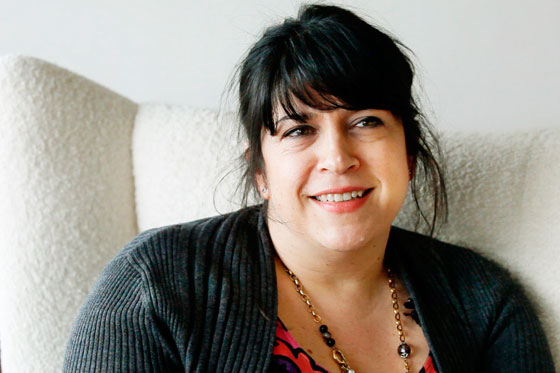 E.L. James asegura que el dinero no le ha hecho perder la cabeza