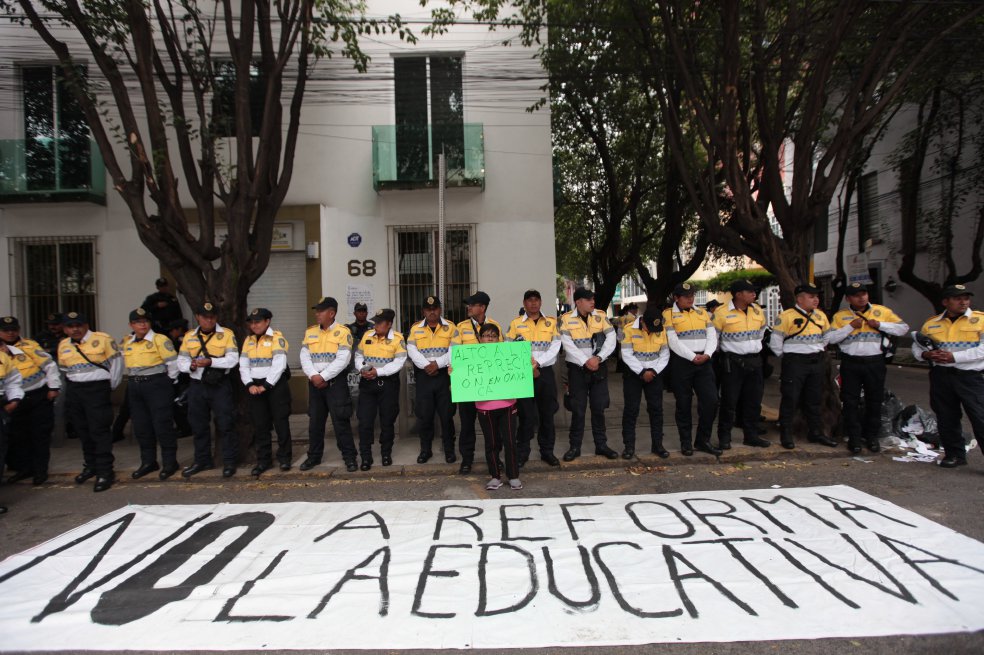 Van siete muertos y 100 heridos por protestas en México