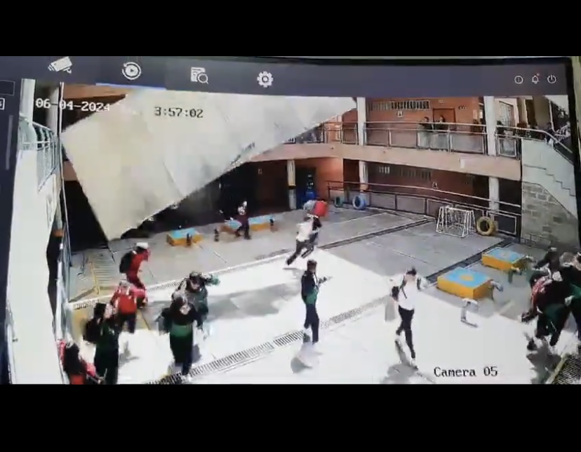 Techo cayó sobre varios estudiantes en colegio del norte de Bogotá