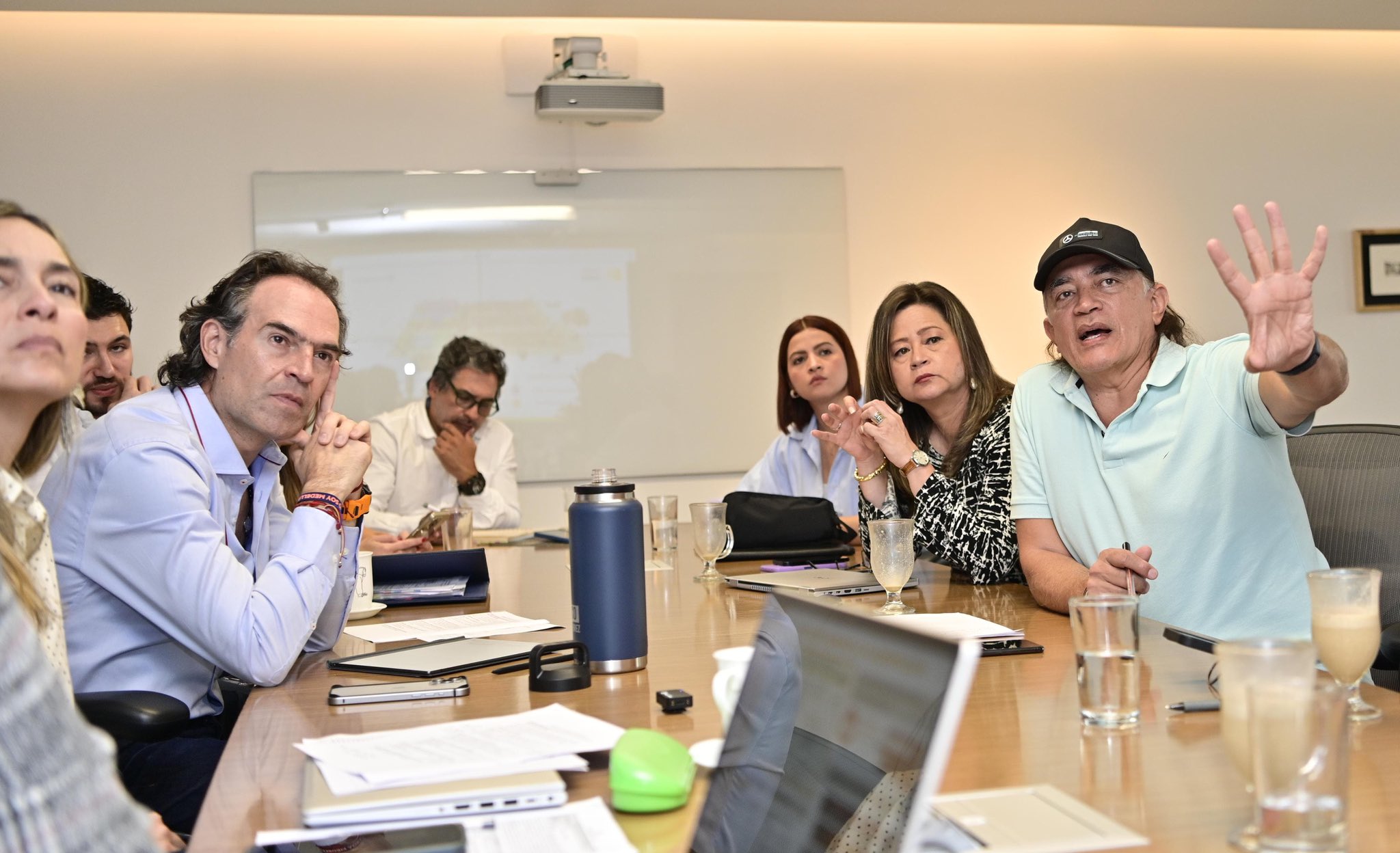 “Fico” Gutiérrez y Gustavo Bolívar trabajarán juntos: “Sobreponiéndonos a agresiones”