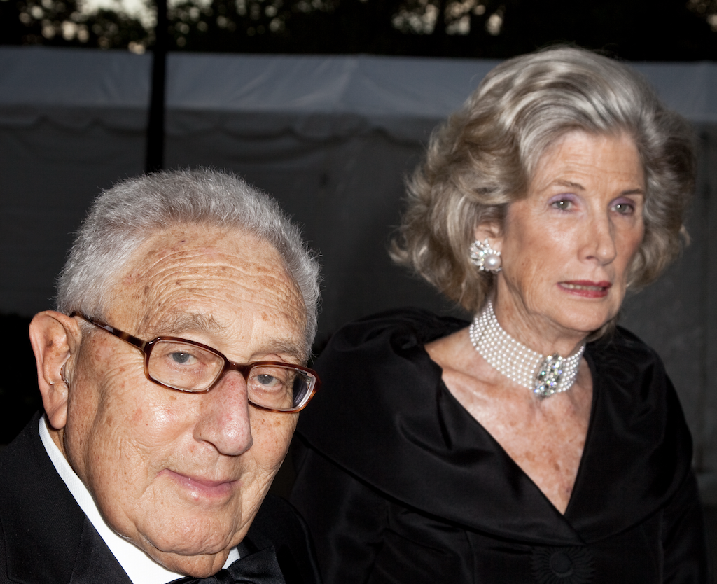 Henry Kissinger y su esposa Nancy