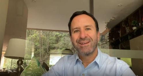 Hace un año, el presentador de Noticias RCN sufrió un delicado problema de salud que por poco le cuesta su vida.
