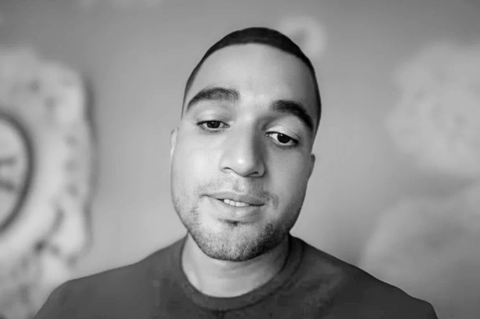 El creador de contenido venezolano fue atacado por dos hombres armados quienes irrumpieron en su casa mientras interactuaba con sus seguidores en TikTok.
