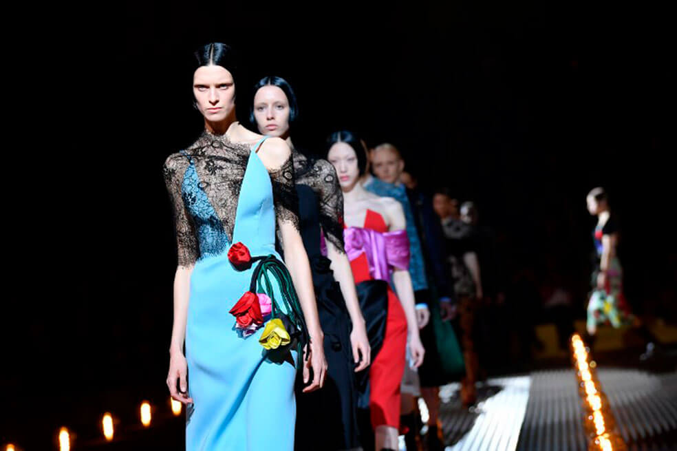 La pasarela gótica de Prada en la Semana de moda de Milán