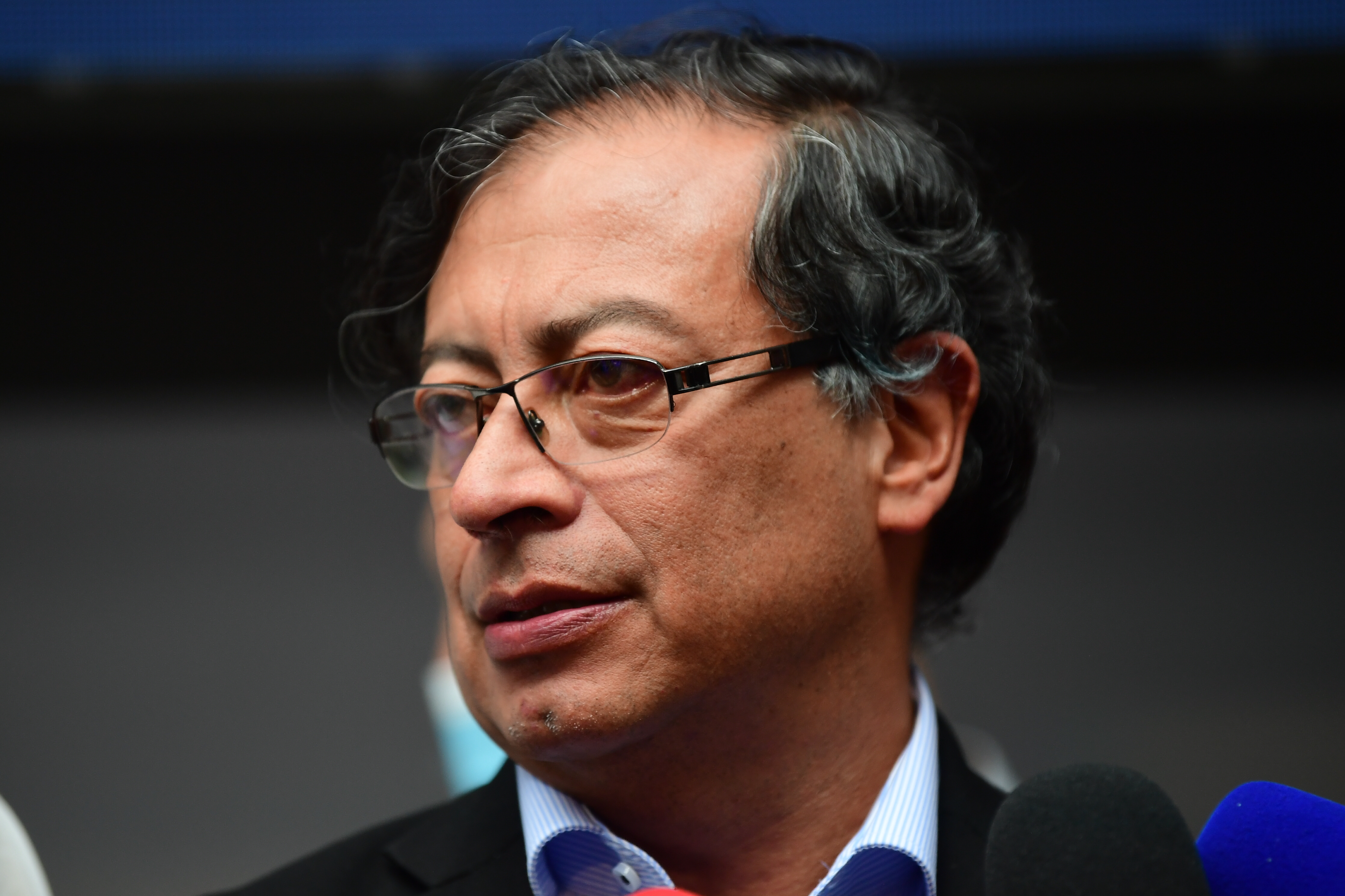 La aprobación de la labor de Gustavo Petro ha disminuido de 35% a 33%: Invamer