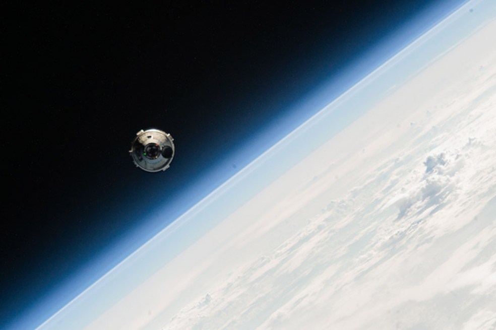 Astronautas varados en Estación Espacial Internacional no regresarían a la Tierra hasta febrero