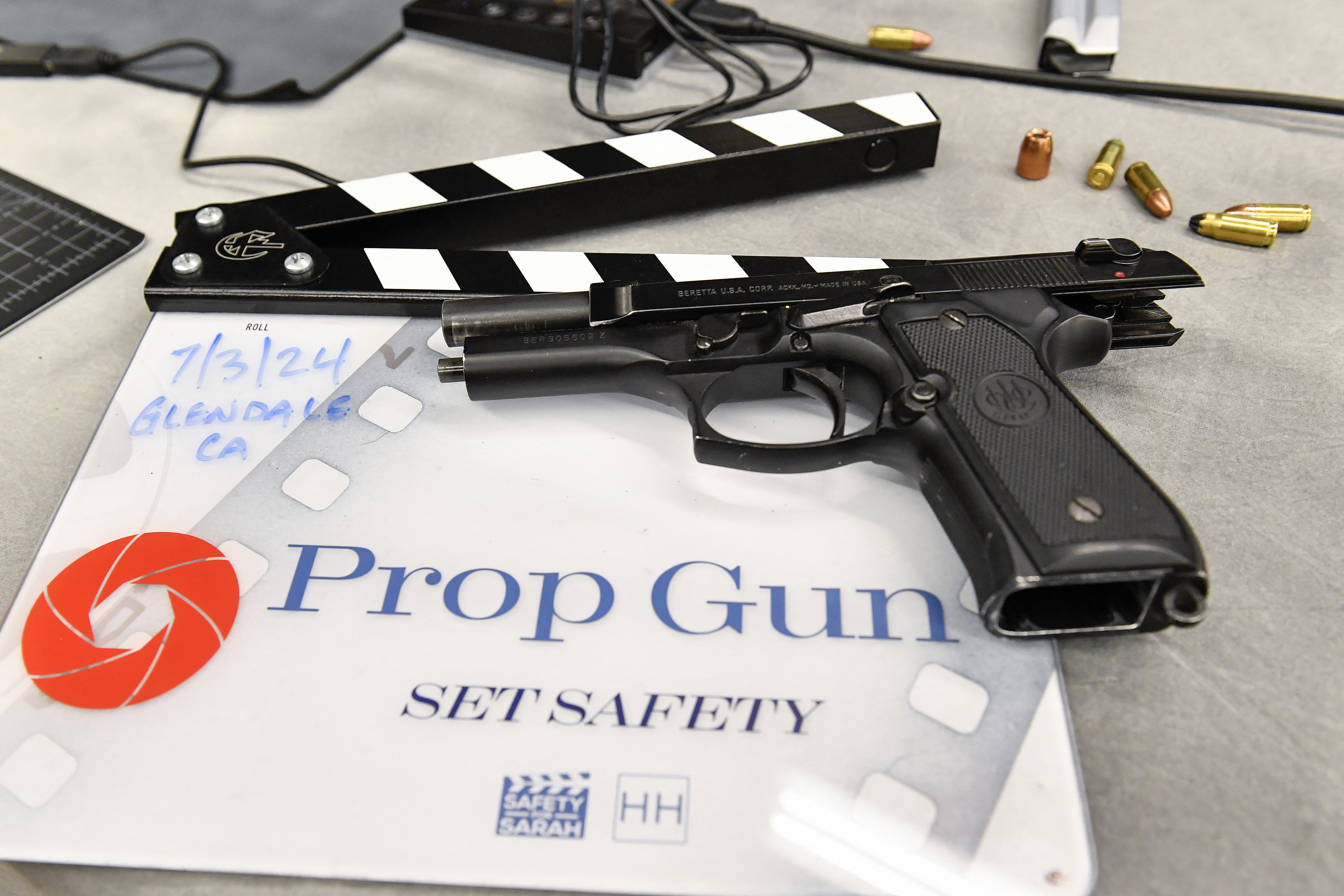 Hollywood se replantea el uso de armas de fuego tras la tragedia de “Rust”