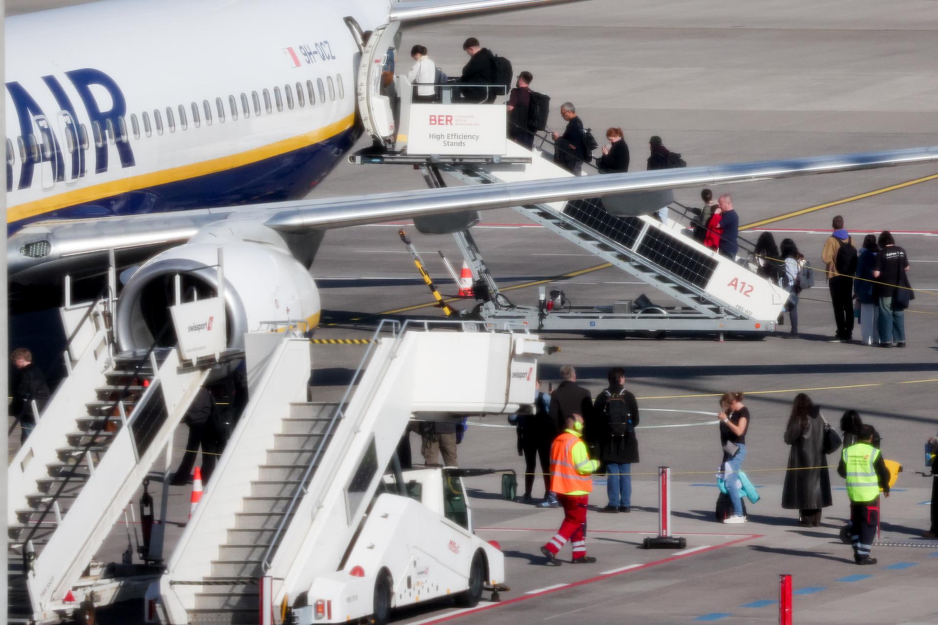 Vuelos baratos en riesgo: Ryanair y Volotea cancelan rutas por precios del combustible
