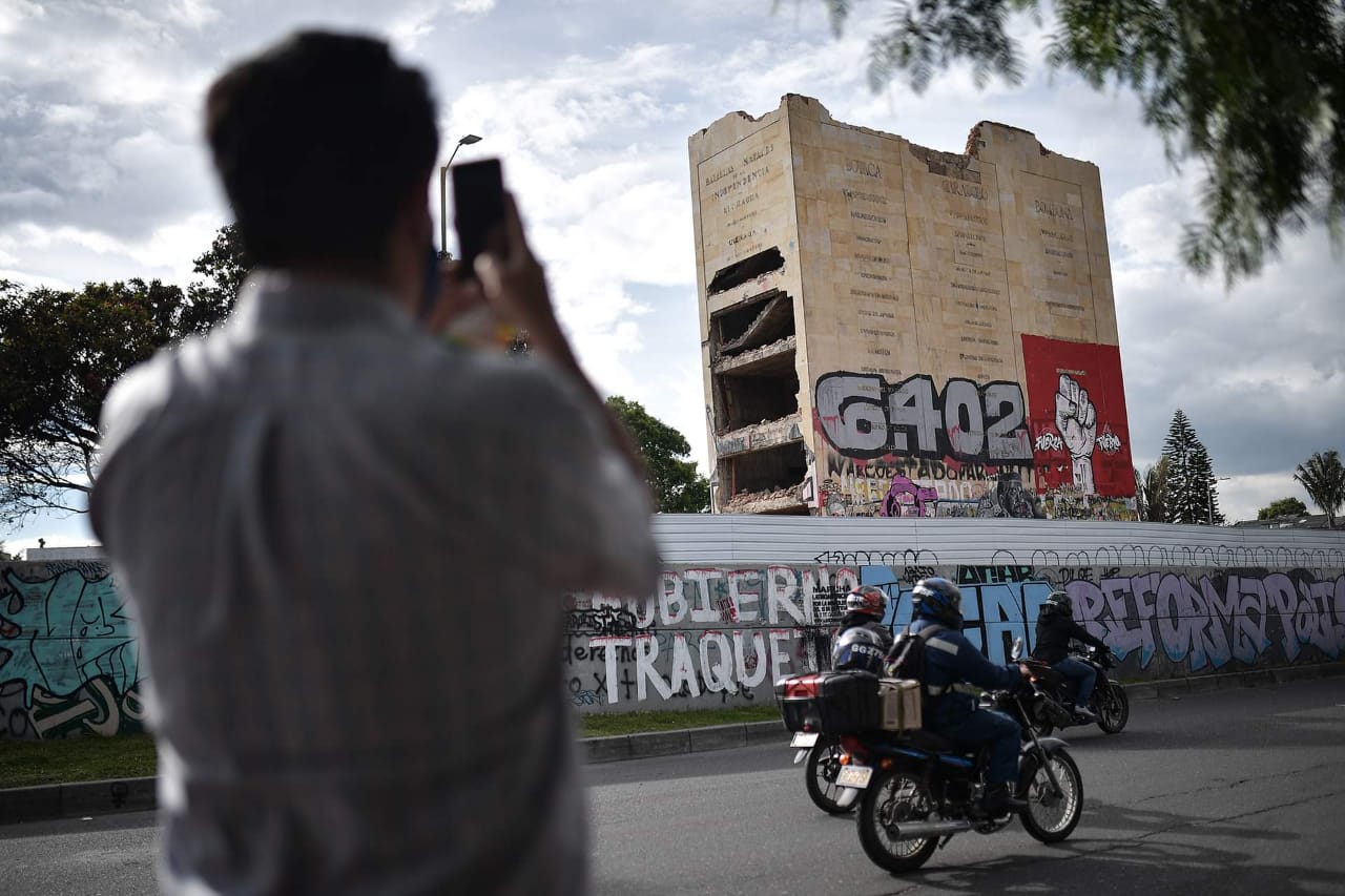 En Fotos: así va la demolición del monumento a Los Héroes en Bogotá