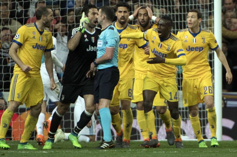 ¿Quién es Michael Oliver, el árbitro que le dio el penal al Real Madrid?