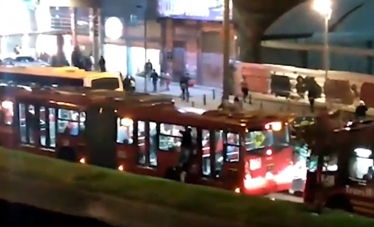 Desarticulan banda que robaba celulares a través de ventanas de Transmilenio en Bogotá