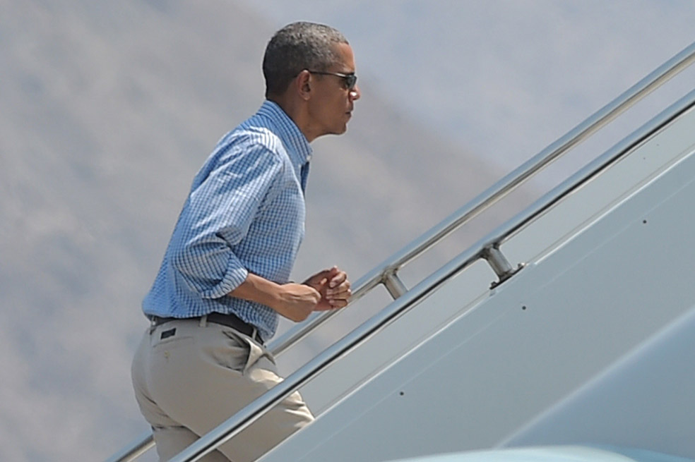 El presidente de Estados Unidos, Barack Obama, subiendo al Air Force One. / AFP