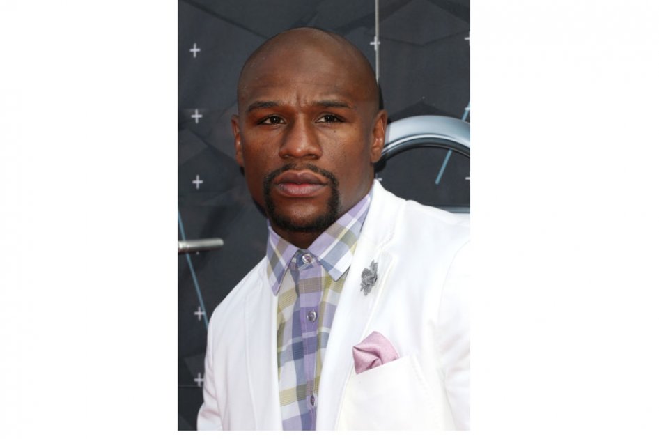 Floyd Mayweather podría perder título mundial del peso welter