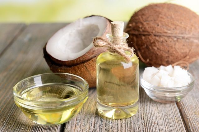 Los 5 beneficios del aceite de coco en ayunas que te sorprenderán
