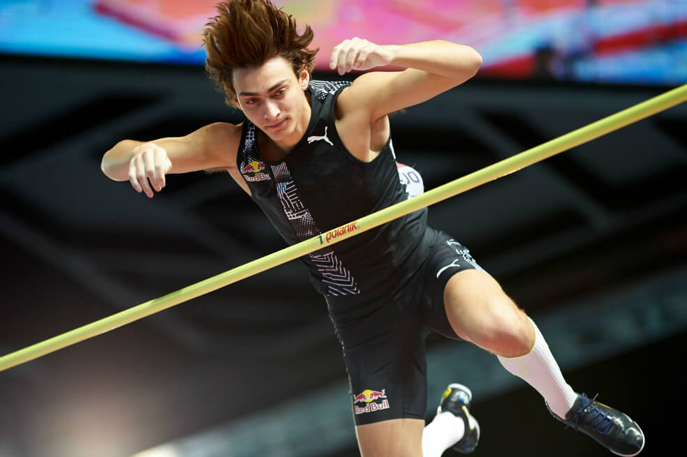 El sueco Armand Duplantis batió récord mundial de salto con pértiga